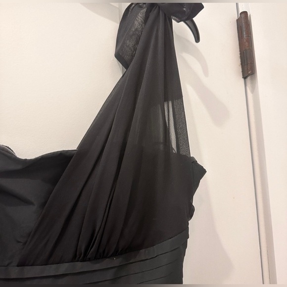 BCBG Max Azria Black One-Shoulder Cocktail Dress Ruffle Hem Party Mini Size XS - Picture 10 of 14